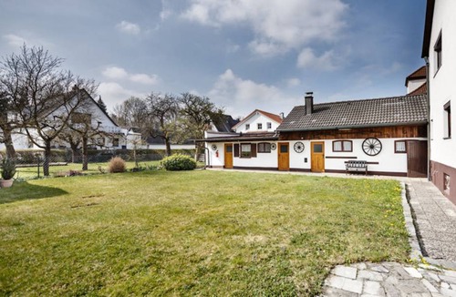 Aubing - Lochhausen - Langwied Resort | 185 m² Private room ∙ 1 bedroom ∙ 1 guest