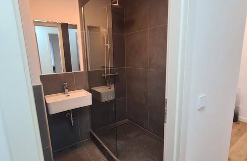 Aubing-Sud Resort | 100 m² Private room ∙ 1 bedroom ∙ 1 guest
