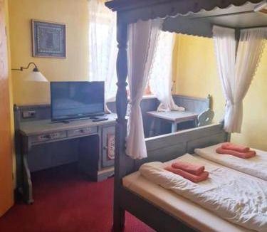 Friedrichshofen-Hollerstauden Bed & Breakfast | 19 m² Bed and breakfast ∙ 2 guests