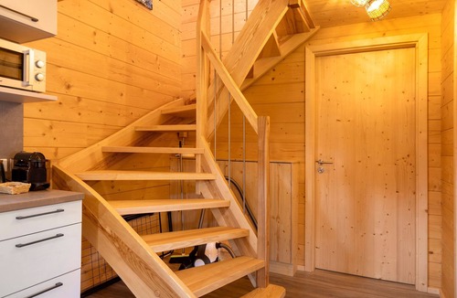 Stockach House | Deluxe Chalet 'Morgentau' with Private Terrace and Wi-Fi