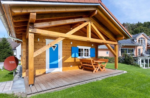 Stockach House | Deluxe Chalet 'Morgentau' with Private Terrace and Wi-Fi