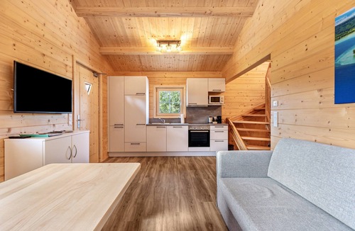 Stockach Ski Chalet | Deluxe Chalet 'Wiesengrün' with Private Terrace and Wi-Fi