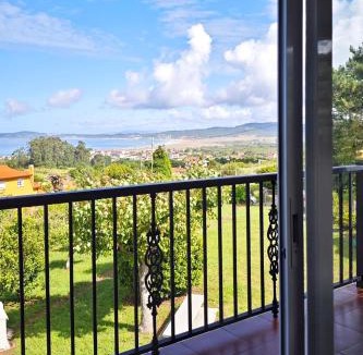 Noalla House | Desconectaengalicia Casa Vidal Lanzada con vistas al mar