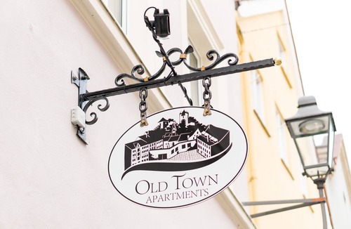 Kaufbeuren Apartment | Design Apartment "Fünfknopfturm" - In the heart of Kaufbeuren's Old Town