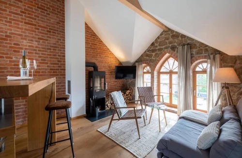 Buhlau Apartment | Design-Apartment mit Sauna, Whirlpool & Kamin im historischen Vierseitenhof