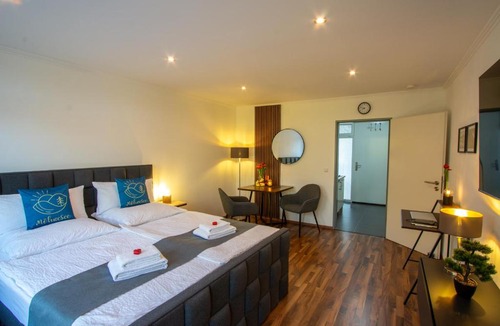 Korbecke Apartment | Design-Ferienwohnung direkt am Möhnesee - mit Seeblick, Balkon, Pool und Sauna