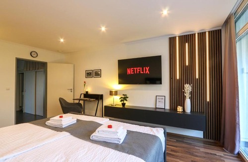 Korbecke Apartment | Design-Ferienwohnung direkt am Möhnesee - mit Seeblick, Balkon, Pool und Sauna