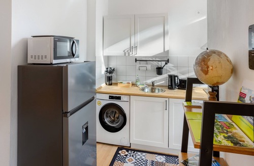 Wesel Apartment | Design & history I king beds+kitchen+parking