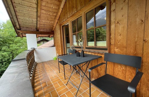 Untergrainau Apartment | Design studio with a view of the Zugspitze