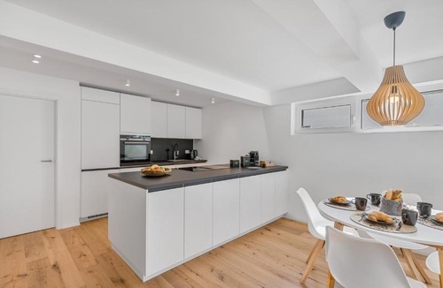 Boeblingen Apartment | Design Suite mit Terrasse und Parkplatz in Böblingen