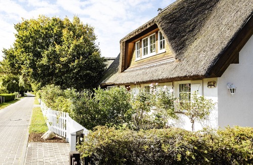 Binz House | Detached 5-star country house under thatch * 200sqm living space *