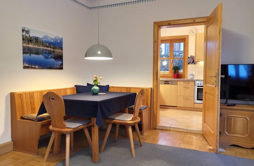 Garmisch-Partenkirchen House | Detached 3-star holiday home with terrace and garden, WiFi