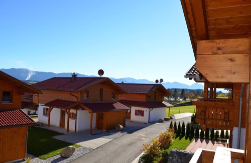 Lechbruck House | Detached vacation home with fireplace, balcony and garden in the Via Claudia vacation village