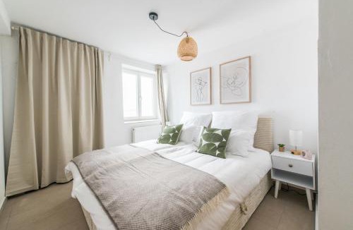 Innenstadt - Sankt Ulrich-Dom Apartment | Direkt am Königsplatzt - Barrierefrei für 6 Personen mit Kickertisch und Beamer