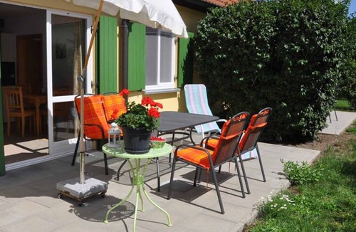 Bad Windsheim Apartment | Dog-friendly and barrier-free bright vacation apartment with garden