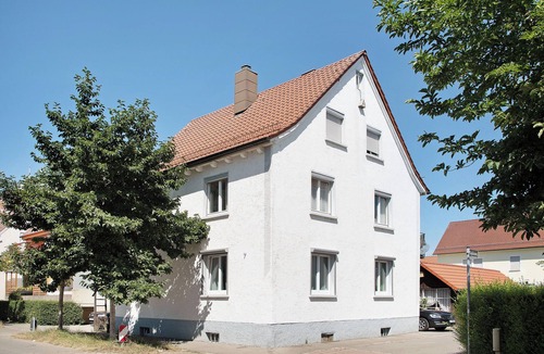 Friedrichshafen Apartment | Dog-Friendly Apartment Haus Rosi with Shared Garden & Wi-Fi