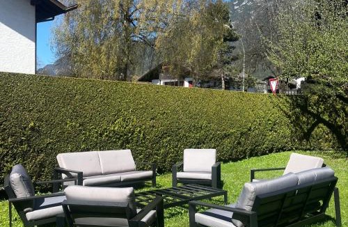 Garmisch-Partenkirchen Apartment | Doppelhaushälfte Zugspitzblick mit privatem Garten