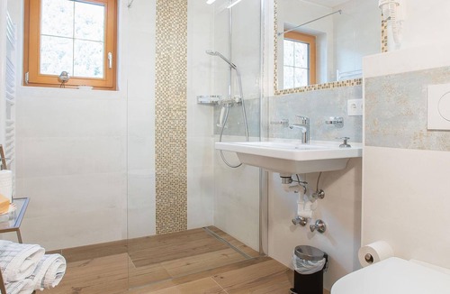 Pertisau Cottage | Doppelzimmer mit Balkon Kat. B - Gasthof Dorfwirt
