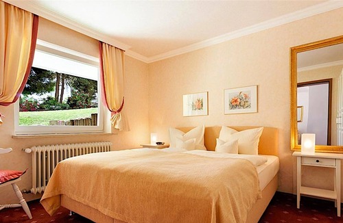 Aschach Apartment | Doppelzimmer mit sep. Wohnteil, Balkon/Terrasse, Bad oder Dusche/WC, Haupthaus