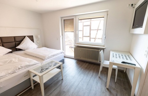 Hollfeld House | Doppelzimmer mit Kleiner Terrasse - Zi. 1 - Gasthof Schrenker