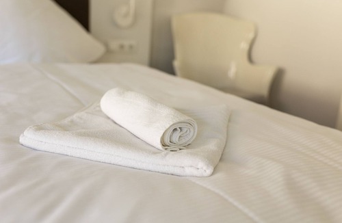 Hollfeld House | Doppelzimmer Standard - Zi. 2 + 4 - Gasthof Schrenker