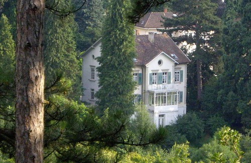 Badenweiler Apartment | Doppelzimmer "waldmooszimmer" mit Dusche/wc