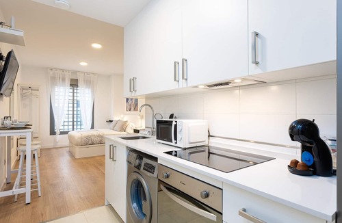 La Merced Apartment | Dos Aceras Ground floor Aircon High speed WiFi