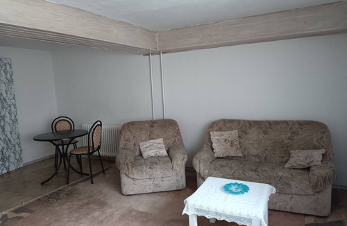Schwandorf House | Double bed apartment with bathroom + cooking facilities in the anteroom