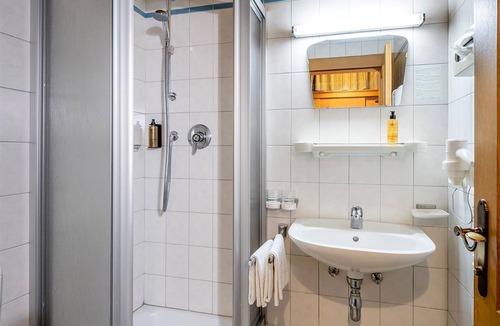 Maurach Cottage | Double room (16 m²) from 7 nights - Café & Restaurant Klingler