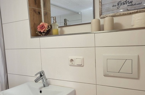 Rettenberg Resort | Double room-Classic-Private Bathroom-Countryside view-Klatschmohnzimmer