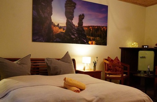 Gersdorf Bed & Breakfast | Double room HERKULESSÄULEN - WITH breakfast - - Pension Zum historischen