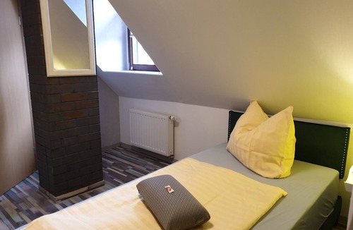 Senftenberg Bed & Breakfast | Double room no. 3 - Pension Max