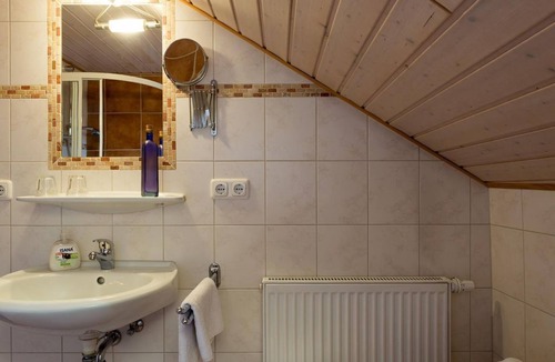 Oberammergau Bed & Breakfast | Double room (No. 7, 1-3 nights) - Pension Zum Kirchenbauer