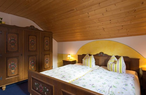 Oberammergau Bed & Breakfast | Double room (No. 7, from 7 nights) - Pension Zum Kirchenbauer
