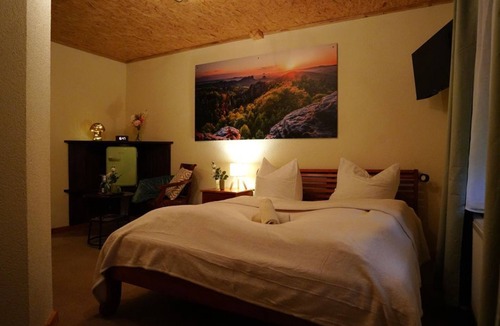 Gersdorf Bed & Breakfast | Double room SCHRAMMSTEINE - WITHOUT breakfast - - Pension Zum historischen