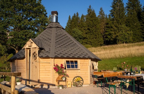 Obertal Apartment | Double room with shower and bath