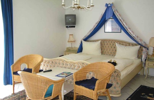 Kippenheim Bed & Breakfast | Double room with shower and toilet - Bed & Breakfast in Kippenheim R. Müller