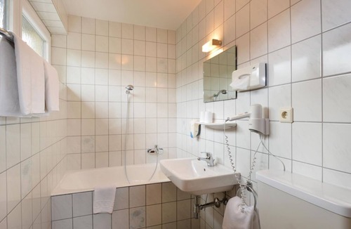 Soell Cottage | Double room with shower, WC - the Christophorus