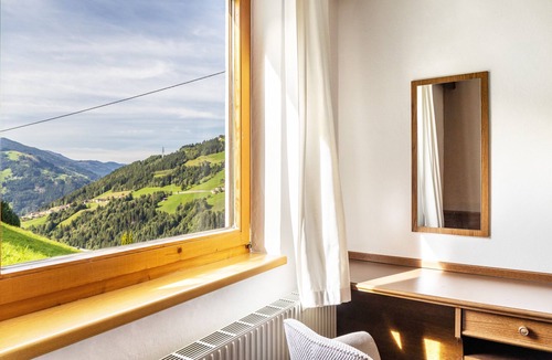 Hainzenberg Apartment | Double Room Zillertal View with En-Suite Bathroom