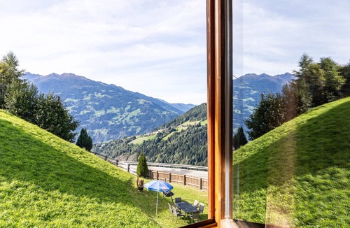 Hainzenberg Apartment | Double Room 'Zirben Nest' with Stunning View and Private Floor Bathroom