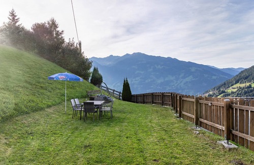 Hainzenberg Apartment | Double Room 'Zirben Nest' with Stunning View and Private Floor Bathroom