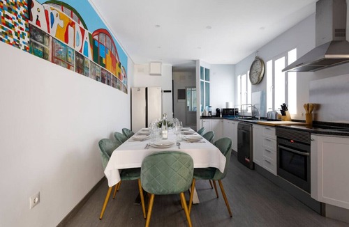 Palacio Apartment | DownTown La Latina Grupos, by MoNARO