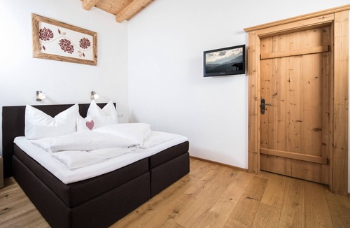 Hart im Zillertal House | Dreamlike double chalet for up to 20 people in a quiet central location!