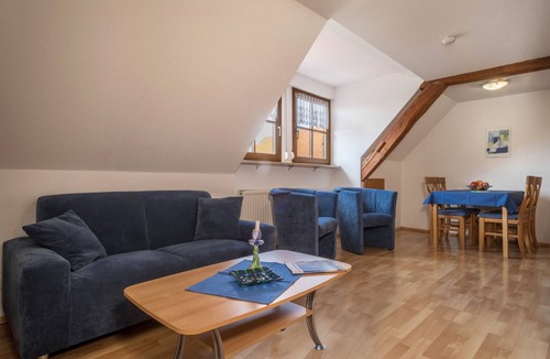 Deggenhausertal Apartment | Duplex Apartment “4-Star Holiday Apartment No. 1” with Wi-Fi, Garden & Terrace