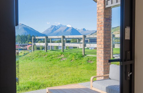 Glenorchy House | Earnslaw View, new build 3 bedroom holiday home