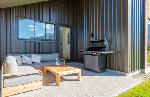 Glenorchy House | Earnslaw View, new build 3 bedroom holiday home