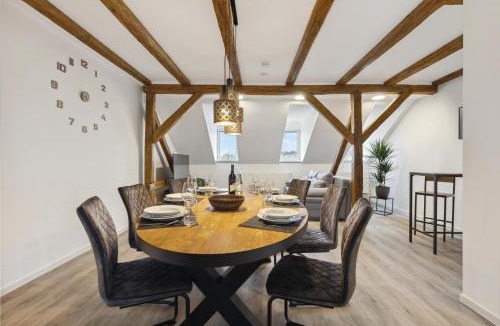 Hof Apartment | EasyApartments stilvoll zentral Balkon Hauptbahnhof NETFLIX 130m2