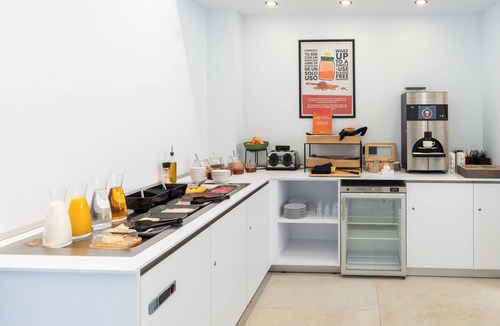 Simancas Hotel | easyHotel Madrid Alcala