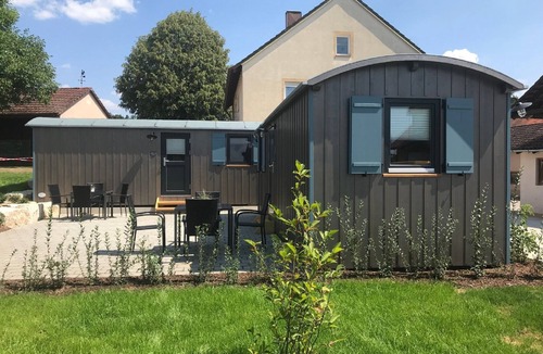 Aue Apartment | Ebenerdige 86qm-große Ferienwohnung mit großer Terrasse, gut geeignet für Allergiker, schöne Aussicht