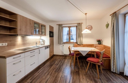 Mittenwald Apartment | "Edelweiß" - holiday apartment/2 bedrooms/shower, toilet - brown, country house
